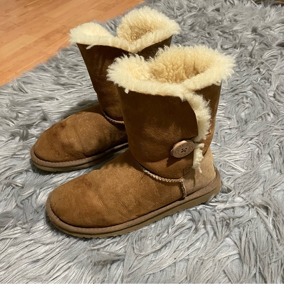 UGG Boot Bailey Button II in chestnut suede - Picture 3 of 7